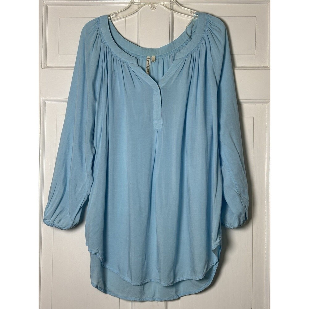 Grand & Greene Women's L Soft & Lightweight Baby Blue V-Neck Snap Tunic Top